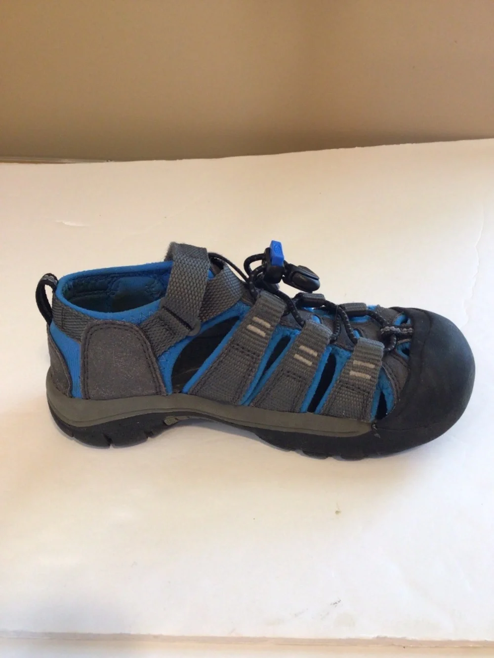 KEEN Boys Newport H2 Closed Toe Waterproof Sandal Size 13 Hiking Outdoor Camping